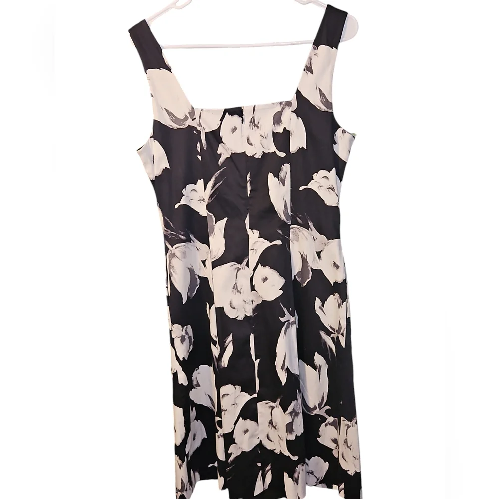 White House Black Market Black Tulip Dress EUC - Picture 3 of 6